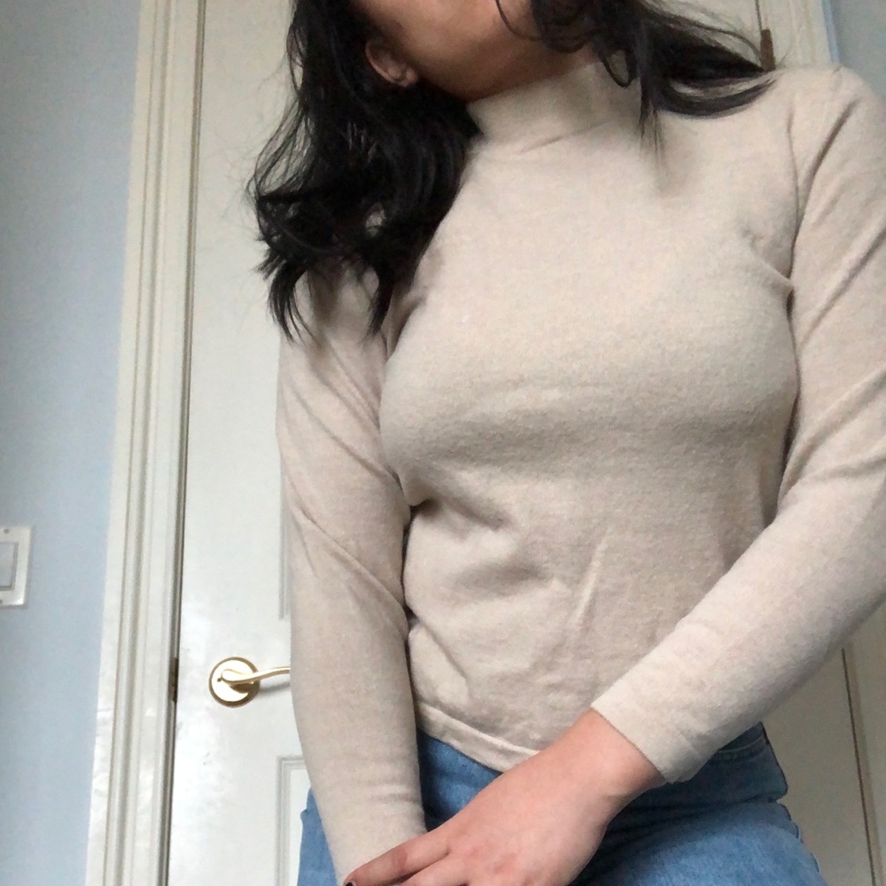 100% fine wool Mock neck sweater